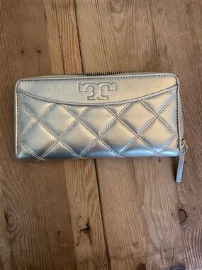 Tory Burch Metallic Quilted Silver Zip Wallet